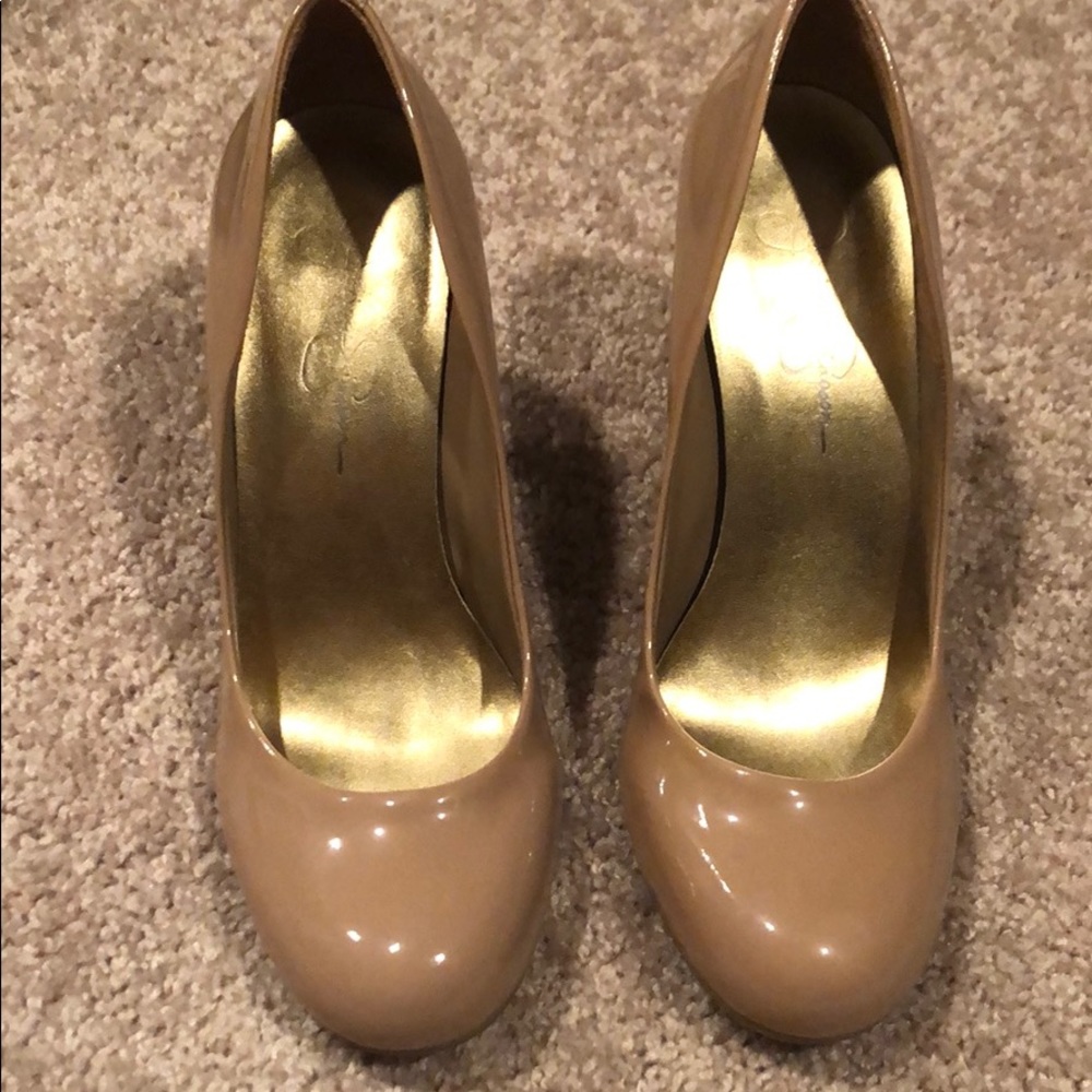 Jessica Simpson pumps
